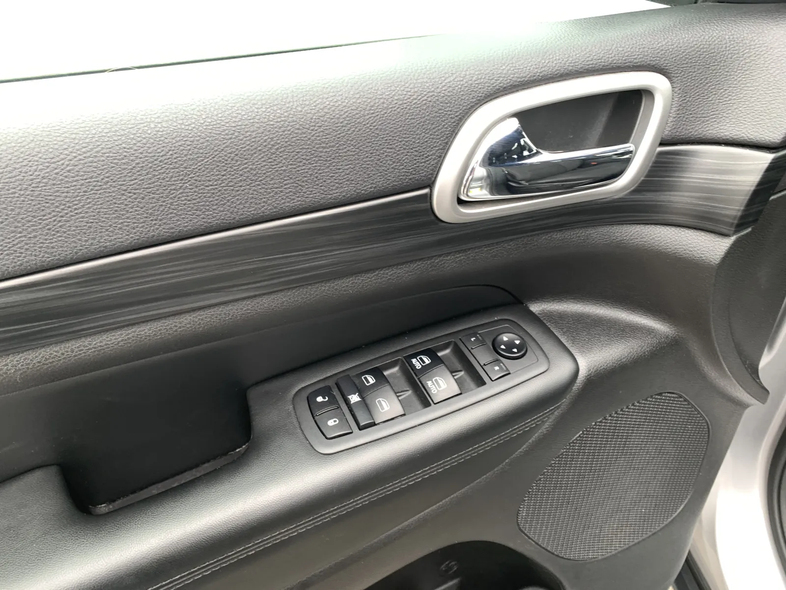 Jeep Grand Cherokee photo 23