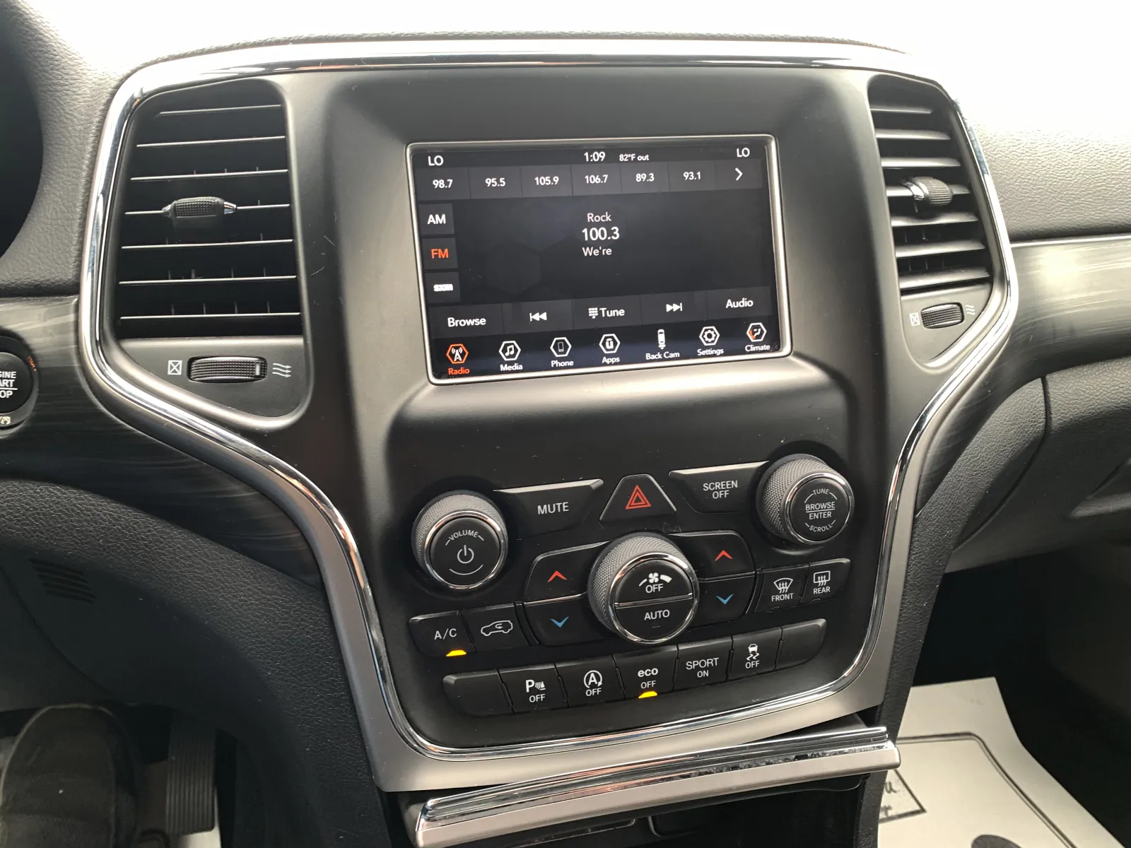 Jeep Grand Cherokee photo 15