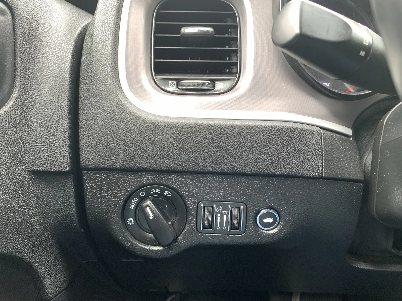 Dodge Charger photo 18