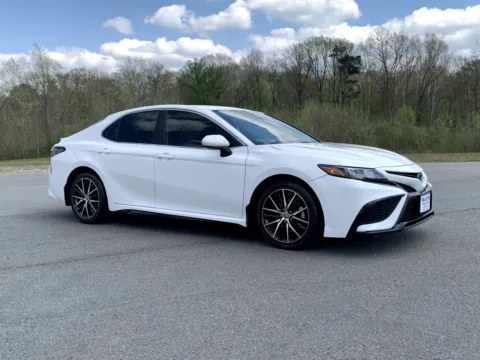 White 2021 TOYOTA CAMRY SE for sale in Little Rock, AR