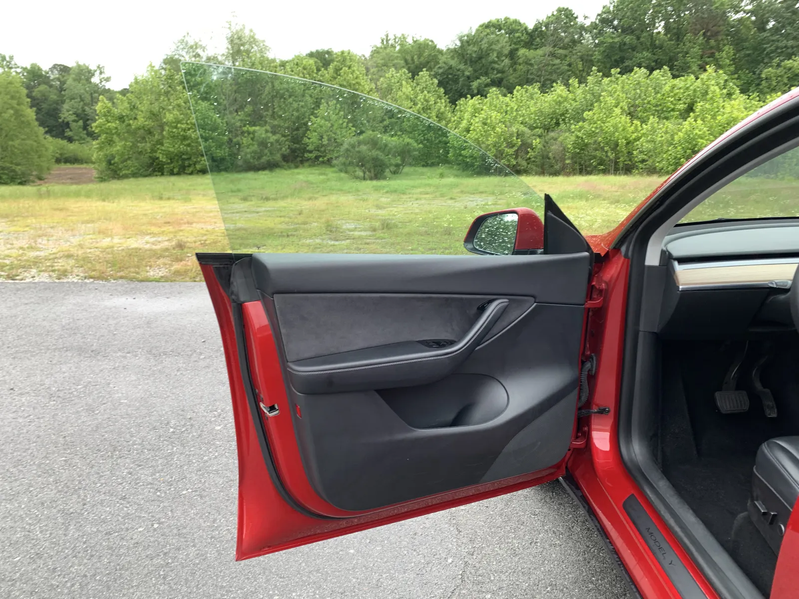 Tesla Model Y photo 24