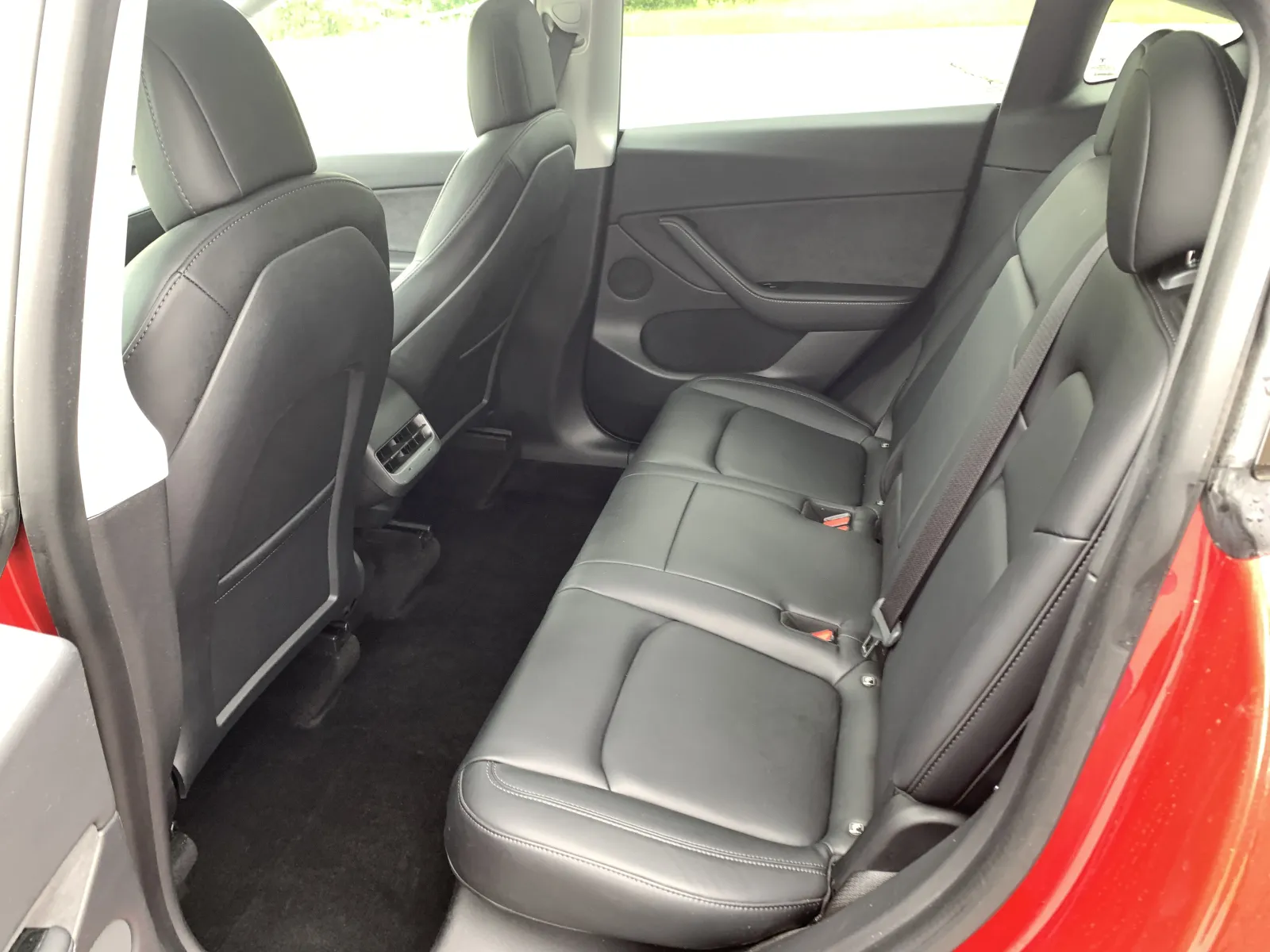 Tesla Model Y photo 27