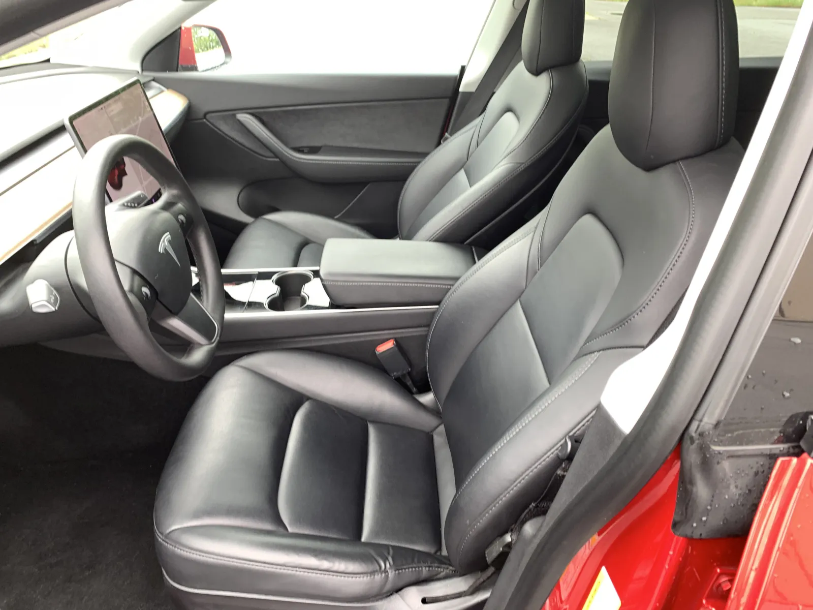 Tesla Model Y photo 25