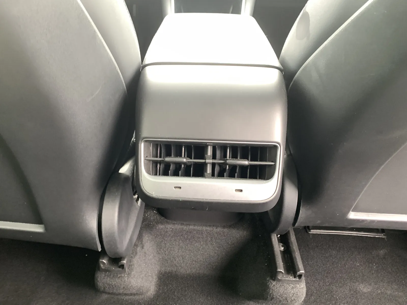 Tesla Model Y photo 32