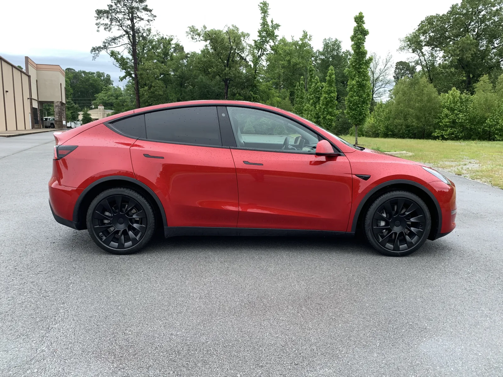 Tesla Model Y photo 8