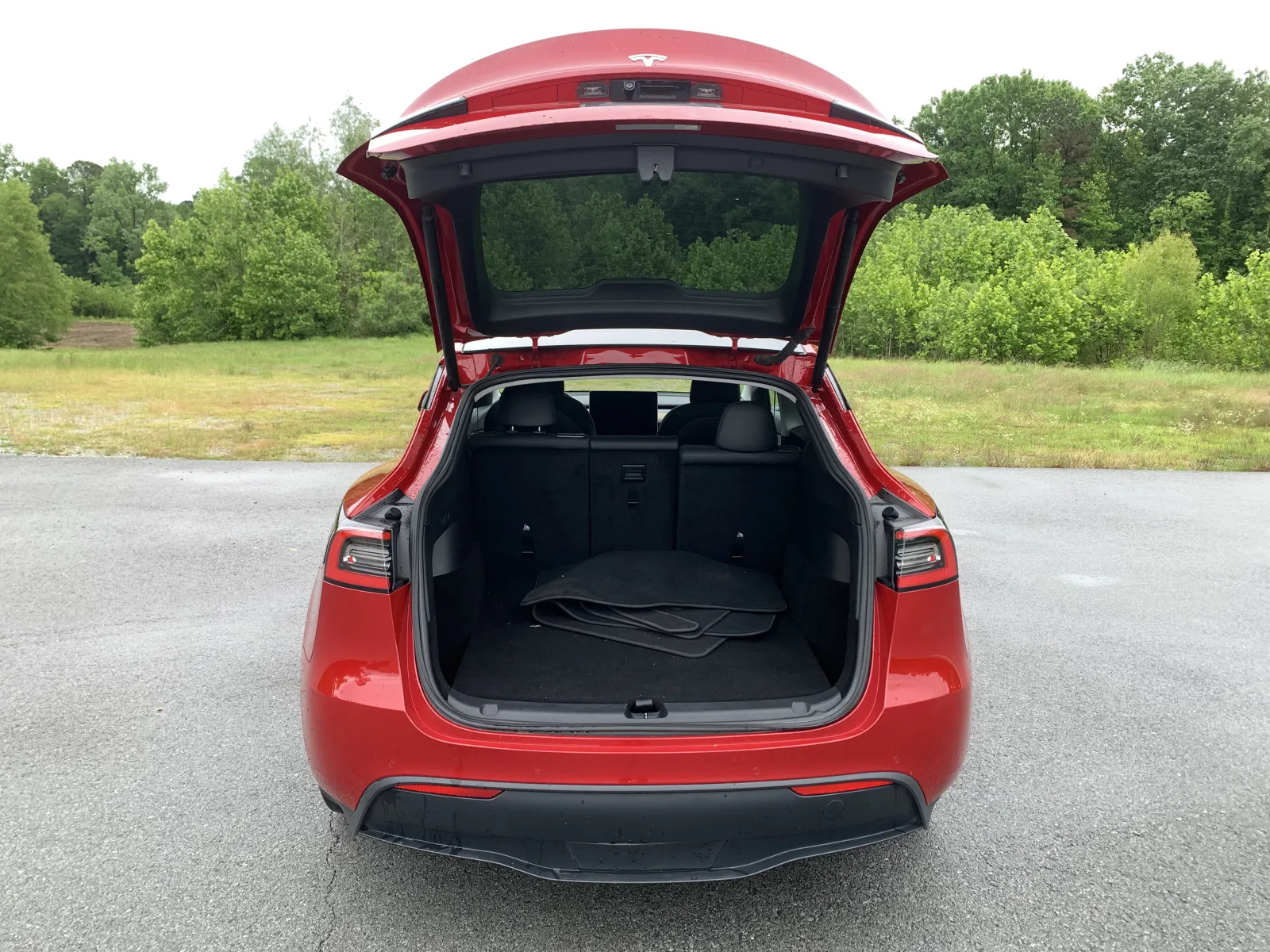 Tesla Model Y photo 9