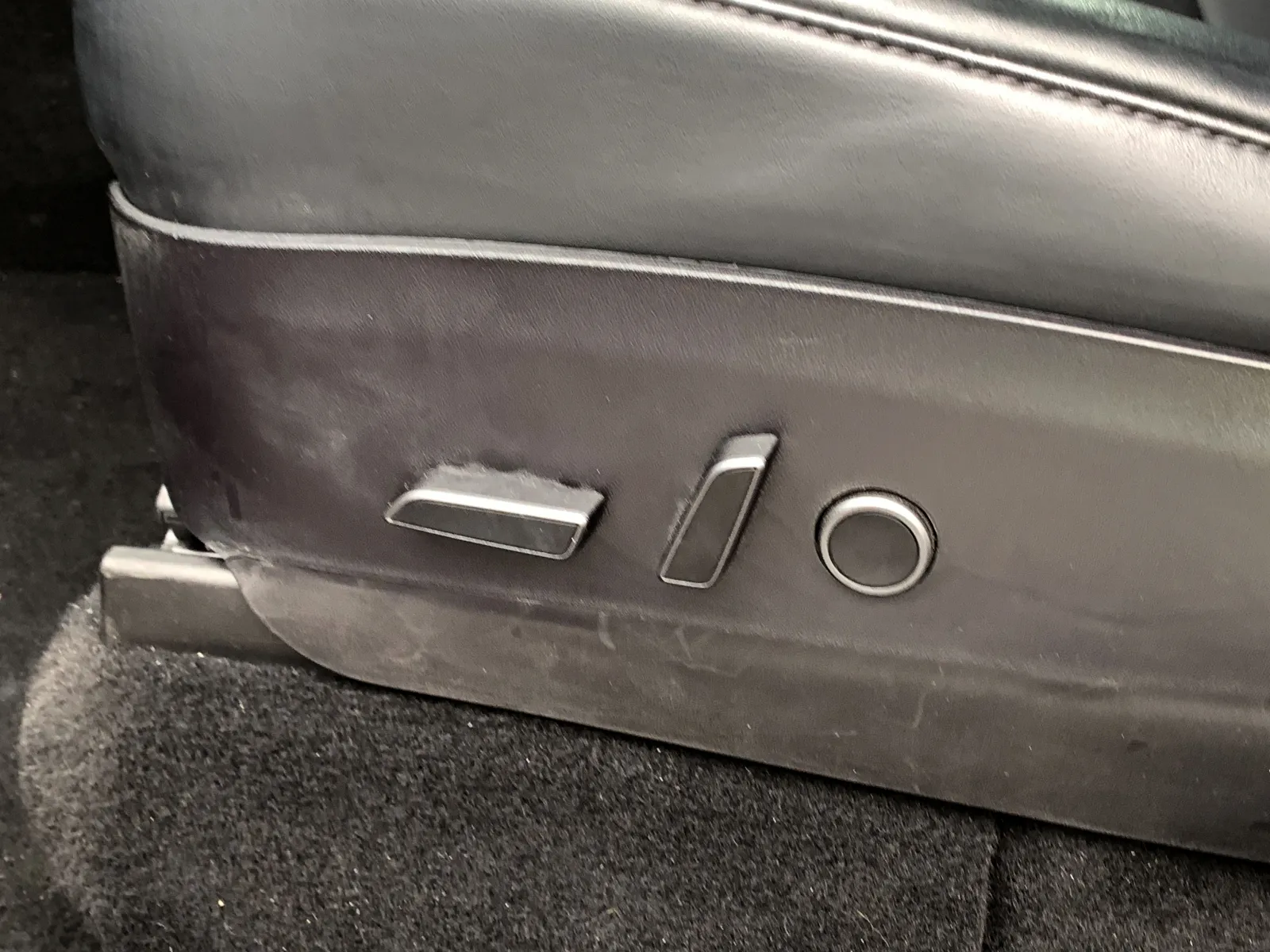 Tesla Model Y photo 23