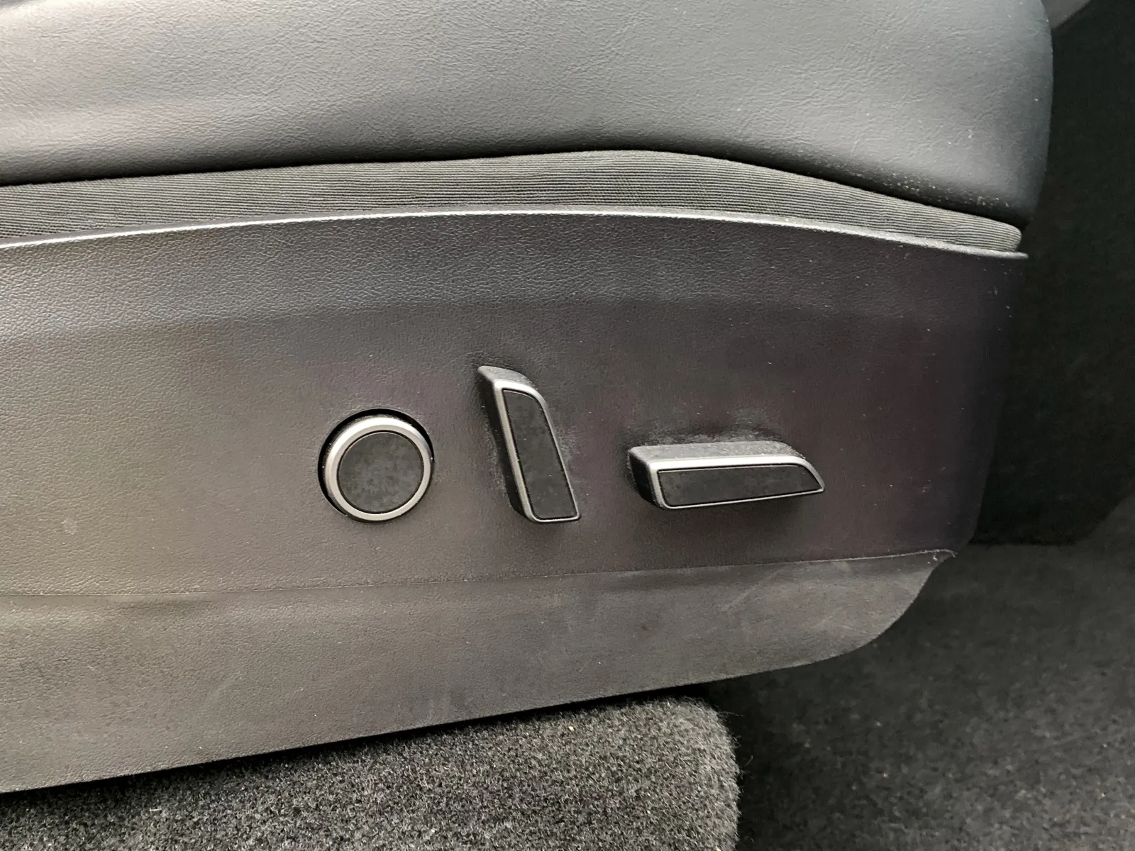 Tesla Model Y photo 22