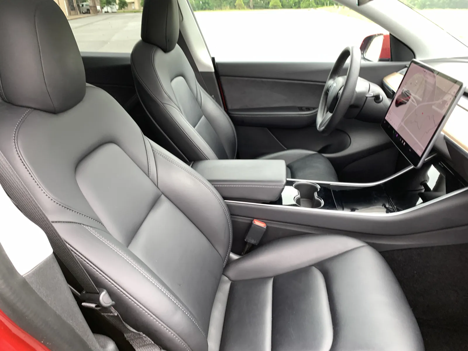 Tesla Model Y photo 29