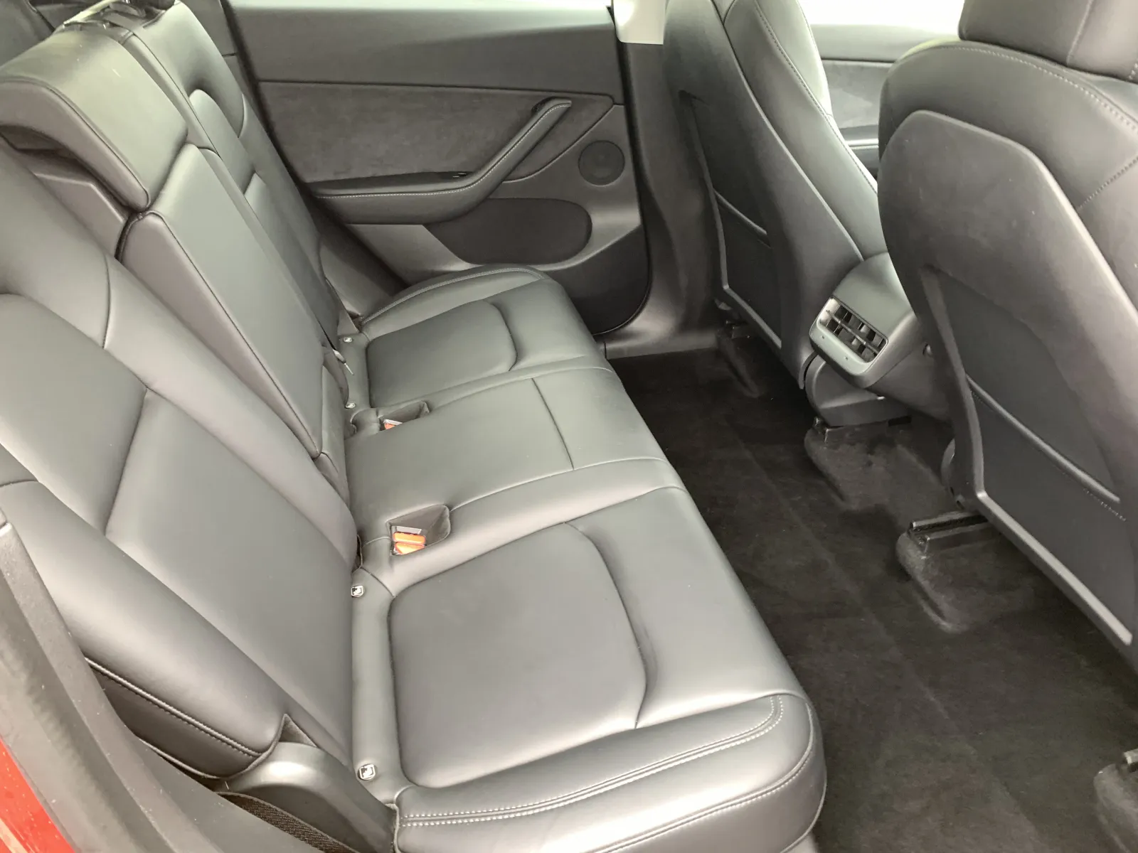 Tesla Model Y photo 31