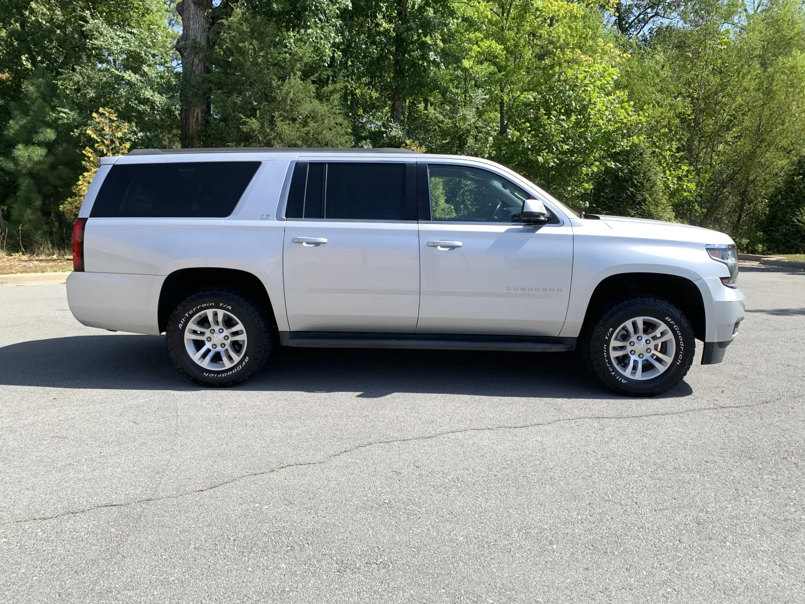 Chevrolet Suburban photo 8