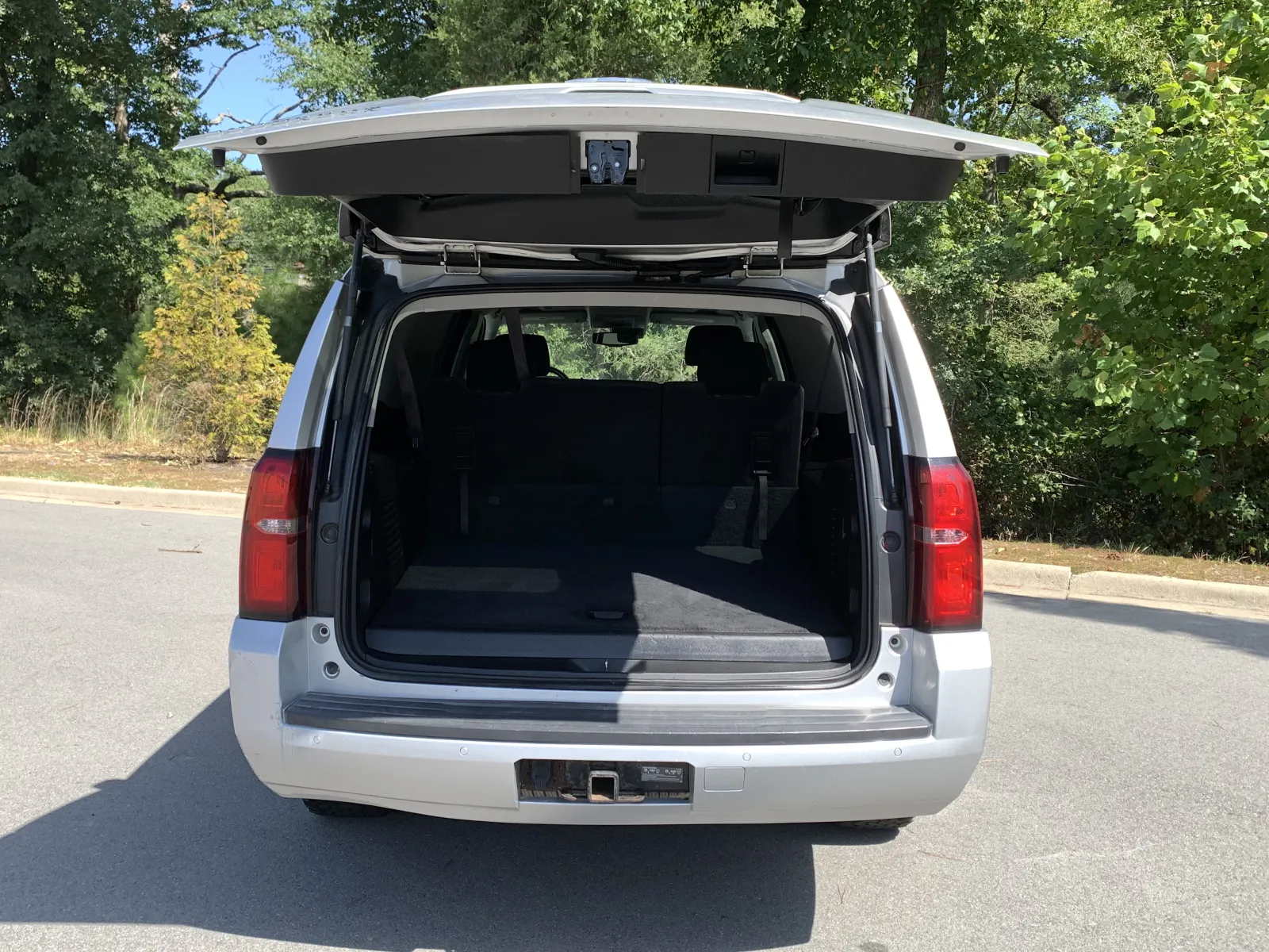 Chevrolet Suburban photo 9