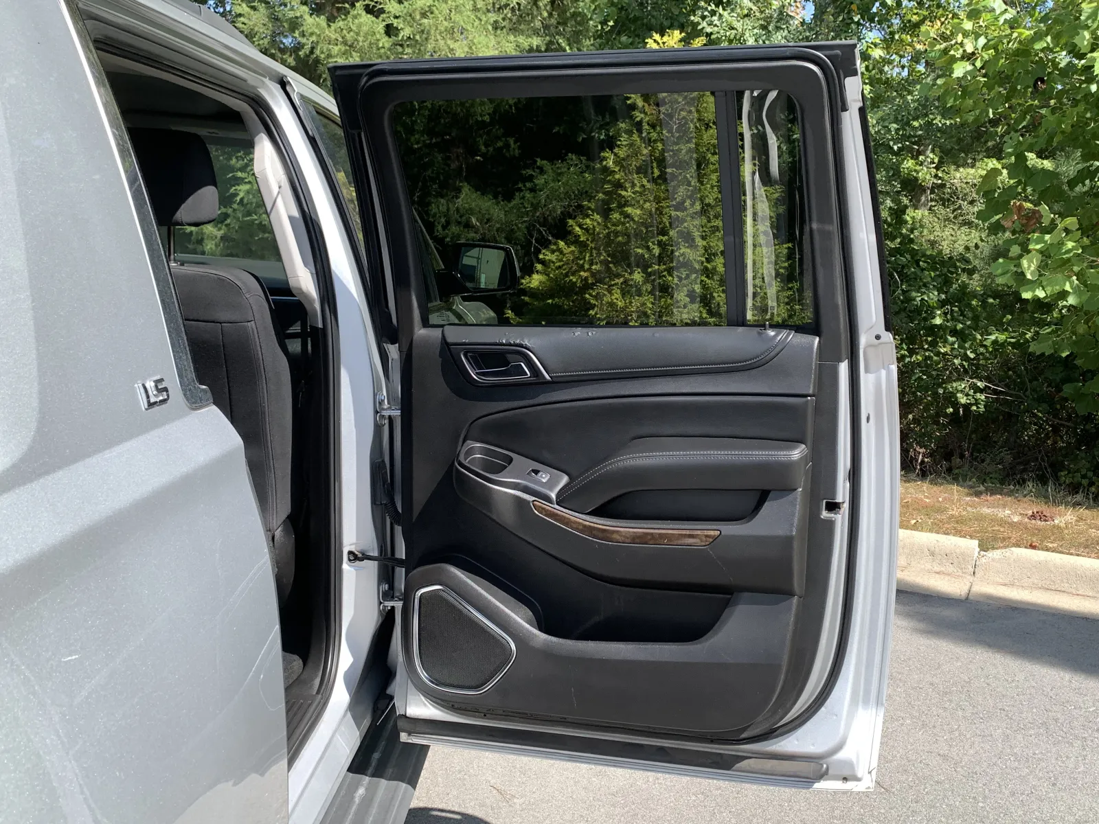 Chevrolet Suburban photo 27