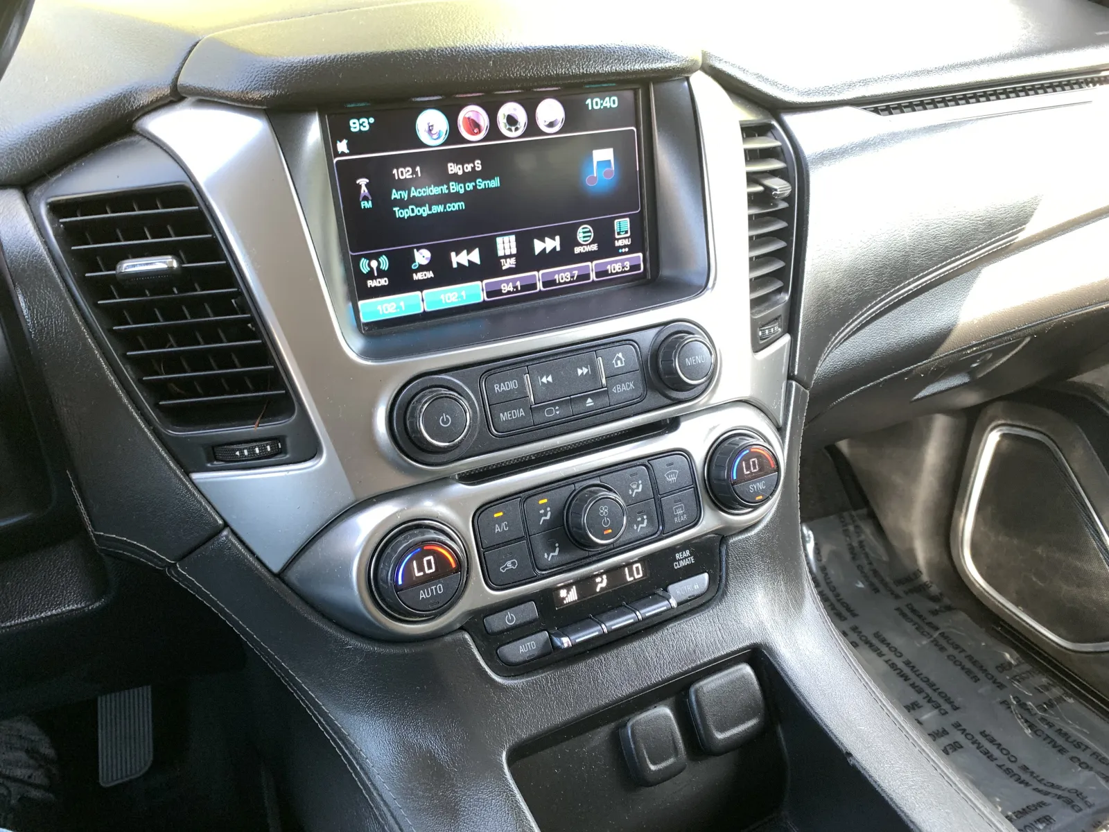 Chevrolet Suburban photo 14
