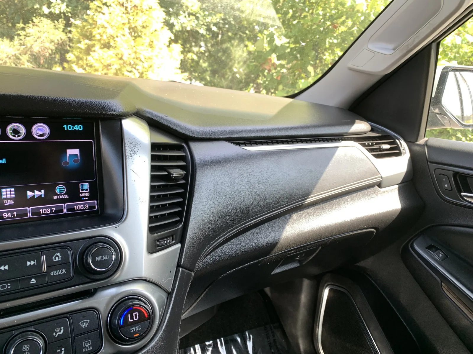 Chevrolet Suburban photo 15