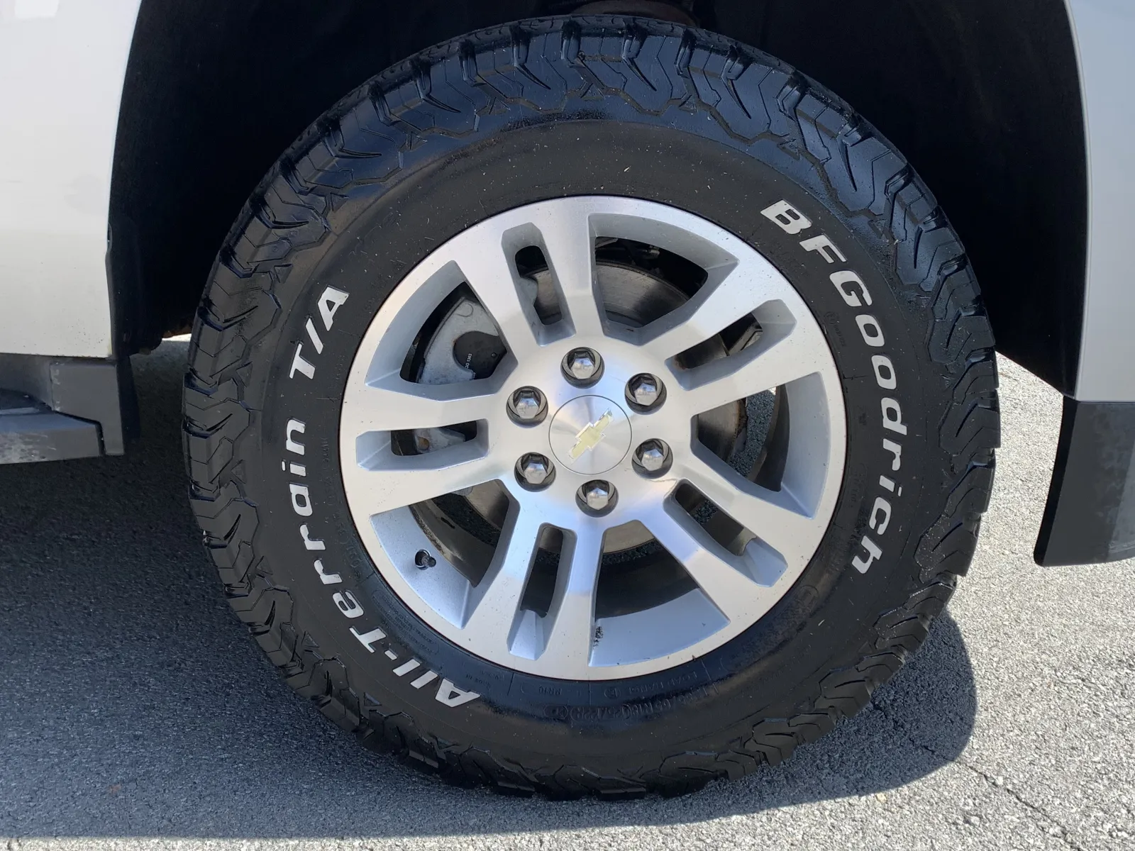 Chevrolet Suburban photo 10