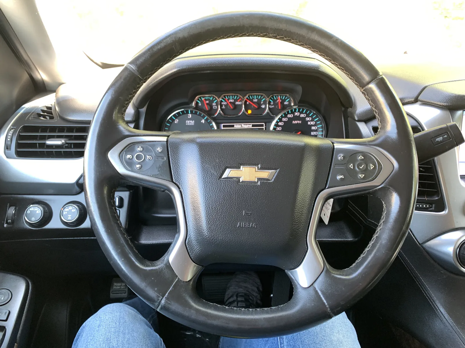 Chevrolet Suburban photo 12
