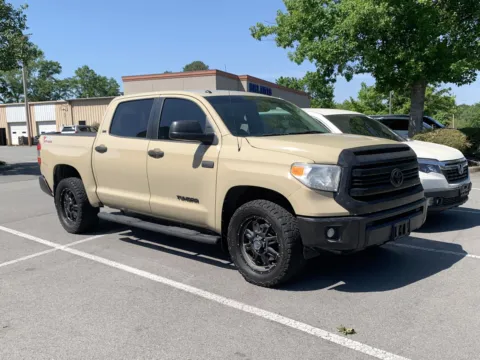 Beige 2017 TOYOTA TUNDRA CREWMAX SR5 for sale in Little Rock, AR