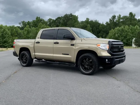 Beige 2017 TOYOTA TUNDRA CREWMAX SR5 for sale in Little Rock, AR