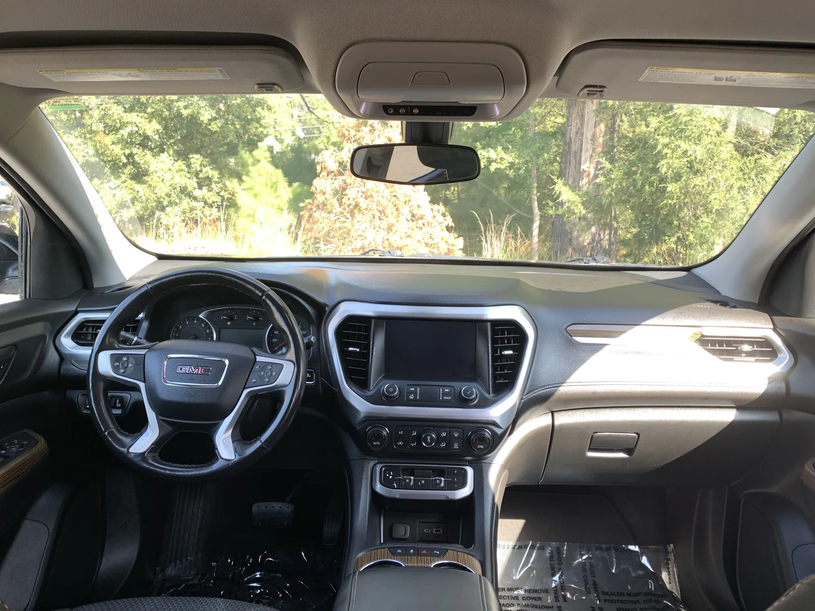 GMC Acadia photo 12