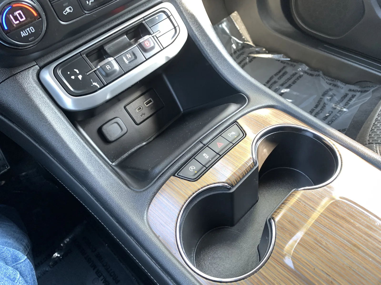 GMC Acadia photo 16