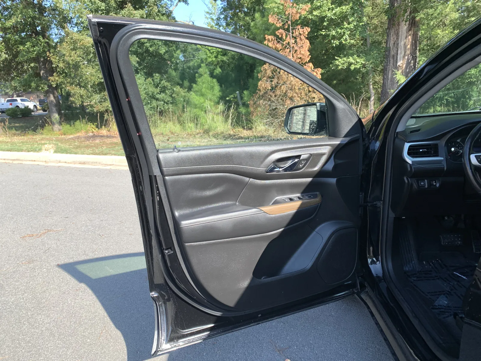 GMC Acadia photo 23
