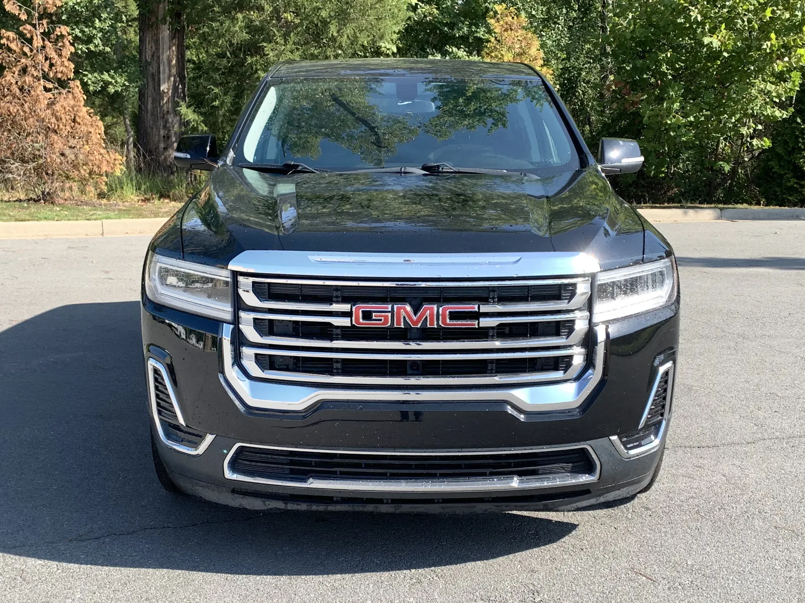 GMC Acadia photo 2