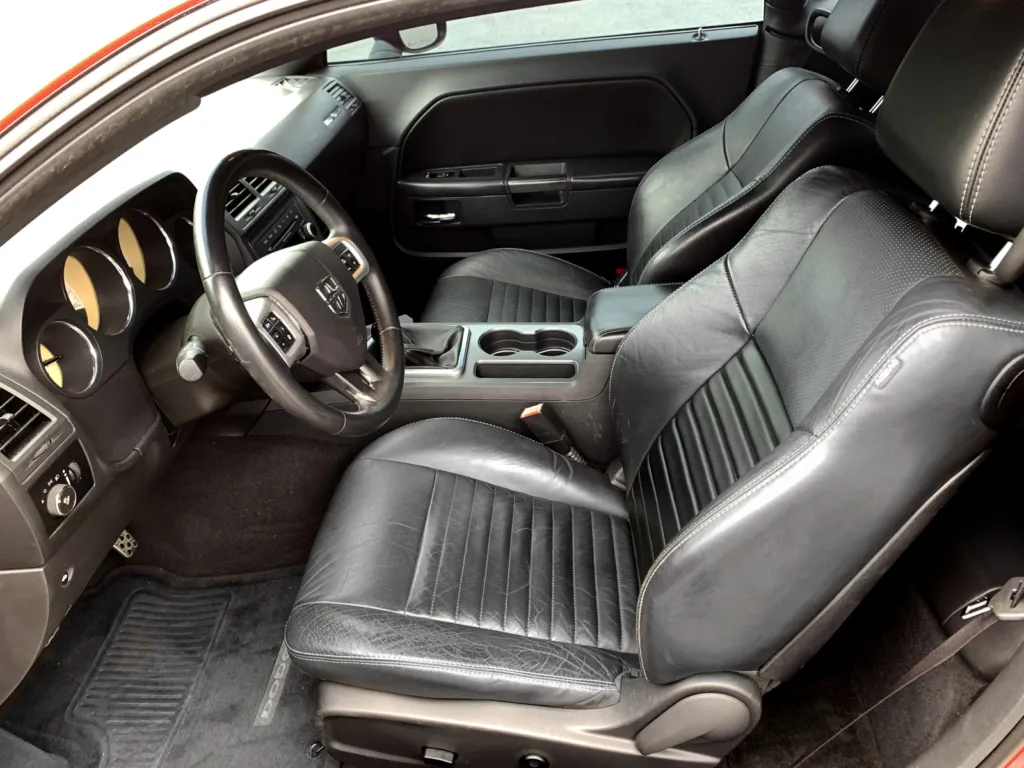 Dodge Challenger photo 13