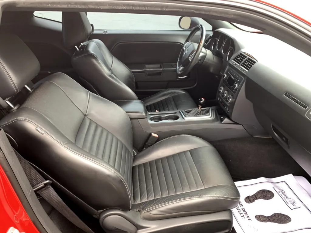 Dodge Challenger photo 16