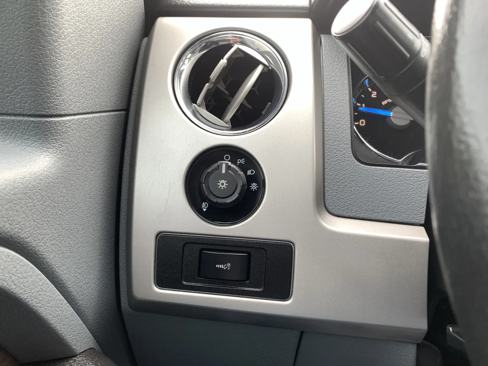 Ford F-150 photo 19