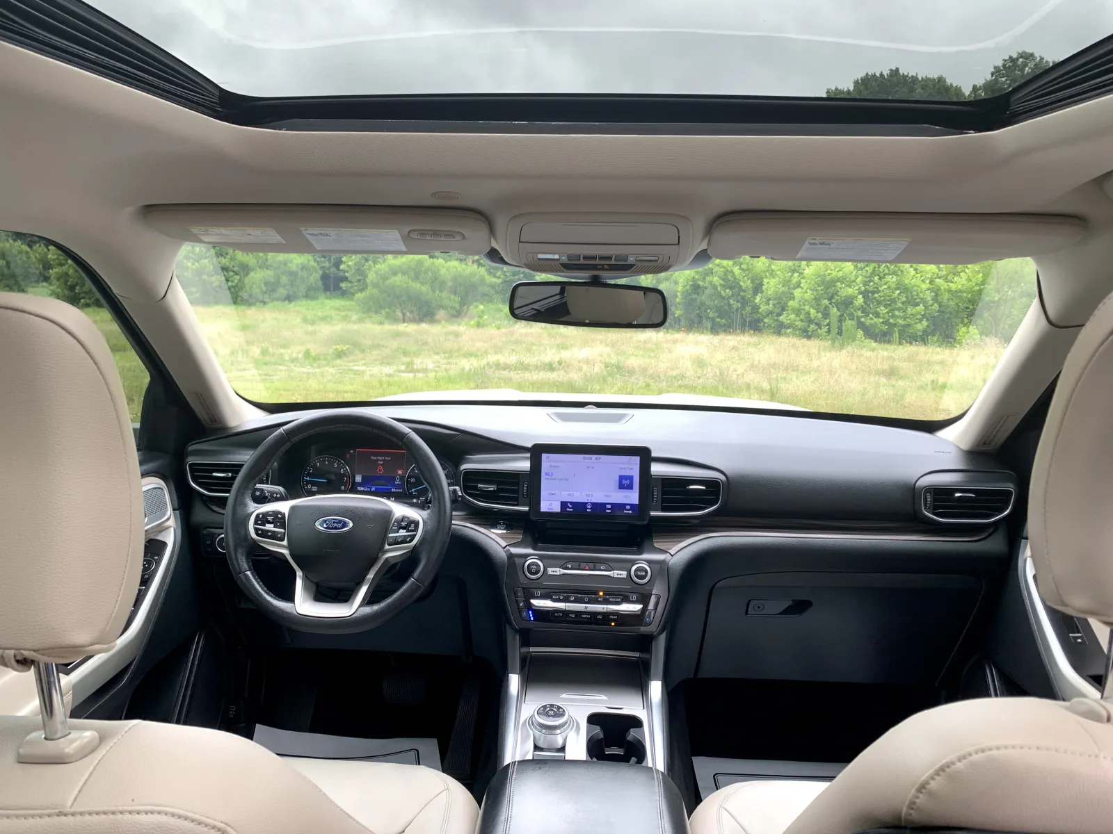 Ford Explorer photo 11