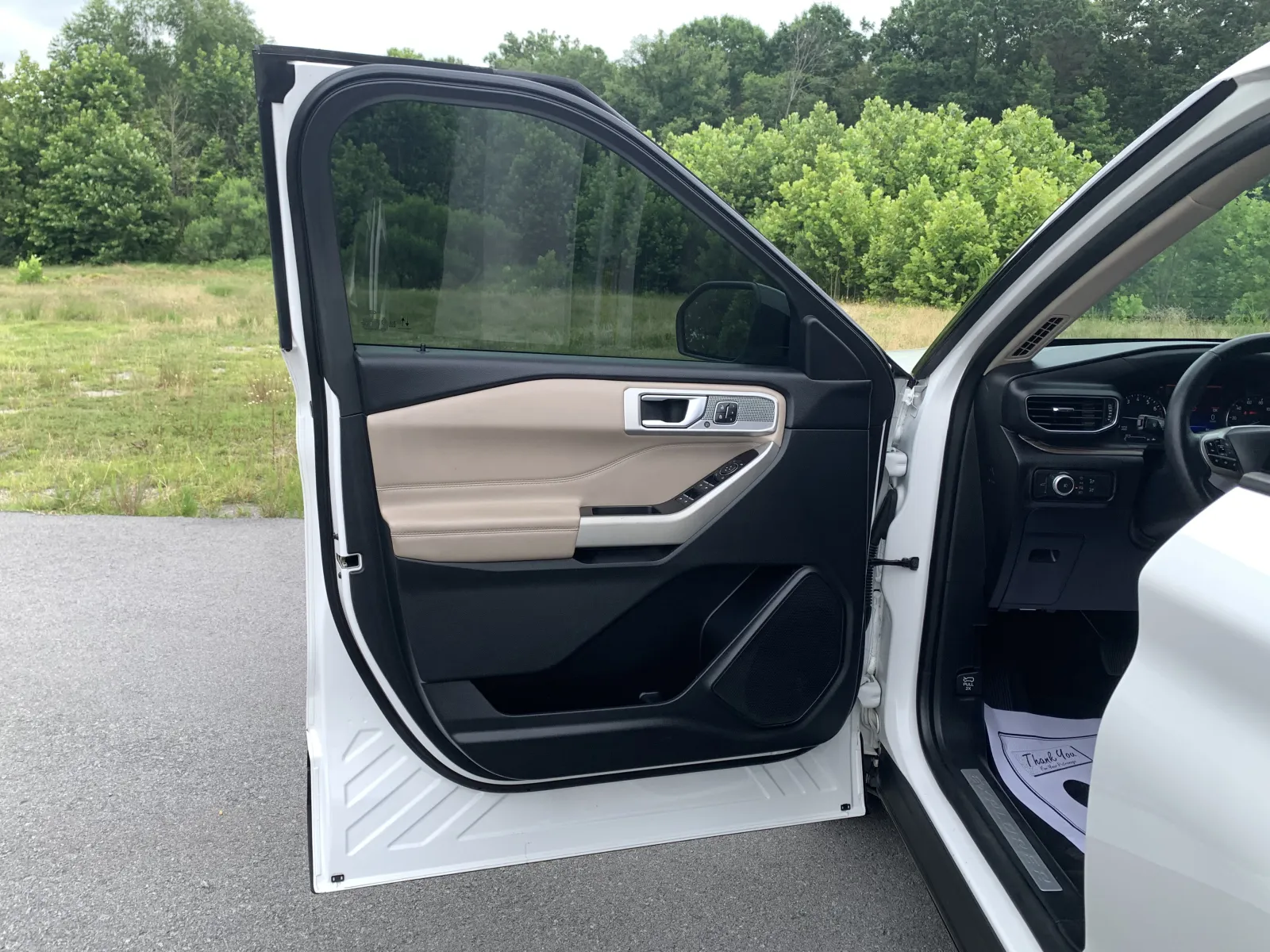 Ford Explorer photo 25