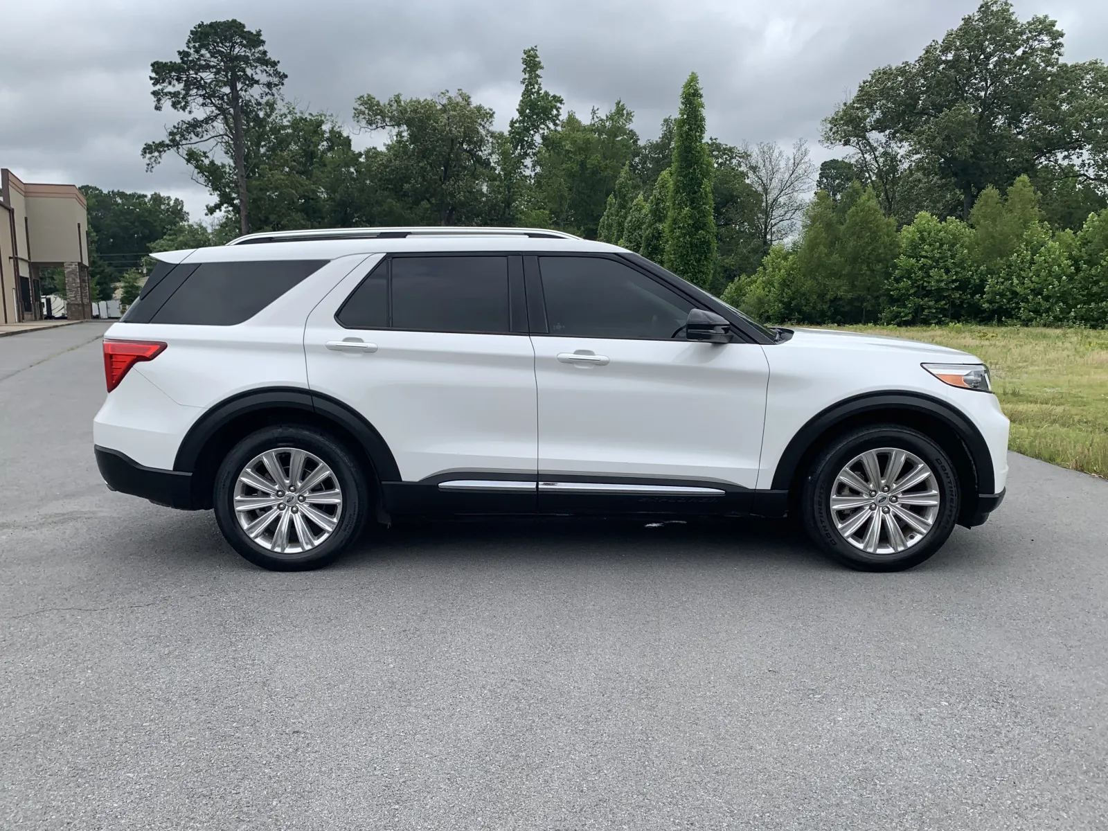 Ford Explorer photo 8