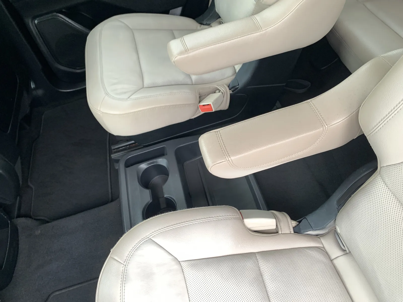 Ford Explorer photo 30