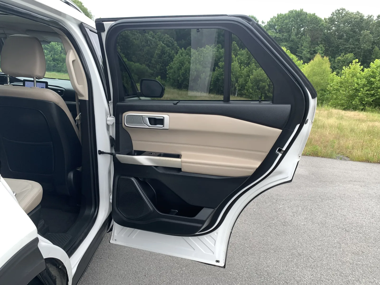 Ford Explorer photo 36