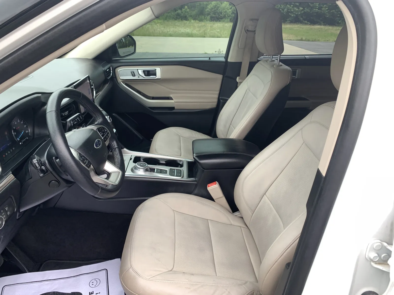 Ford Explorer photo 26