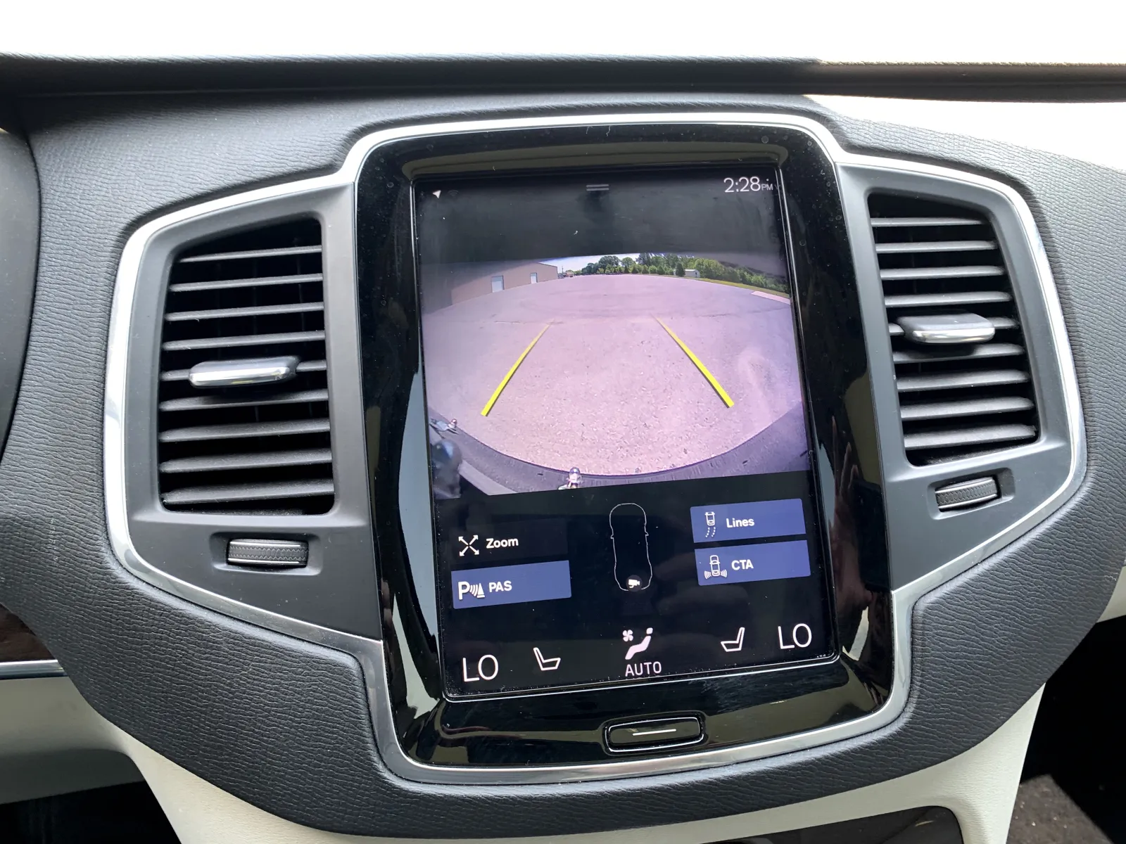 Volvo XC90 photo 14