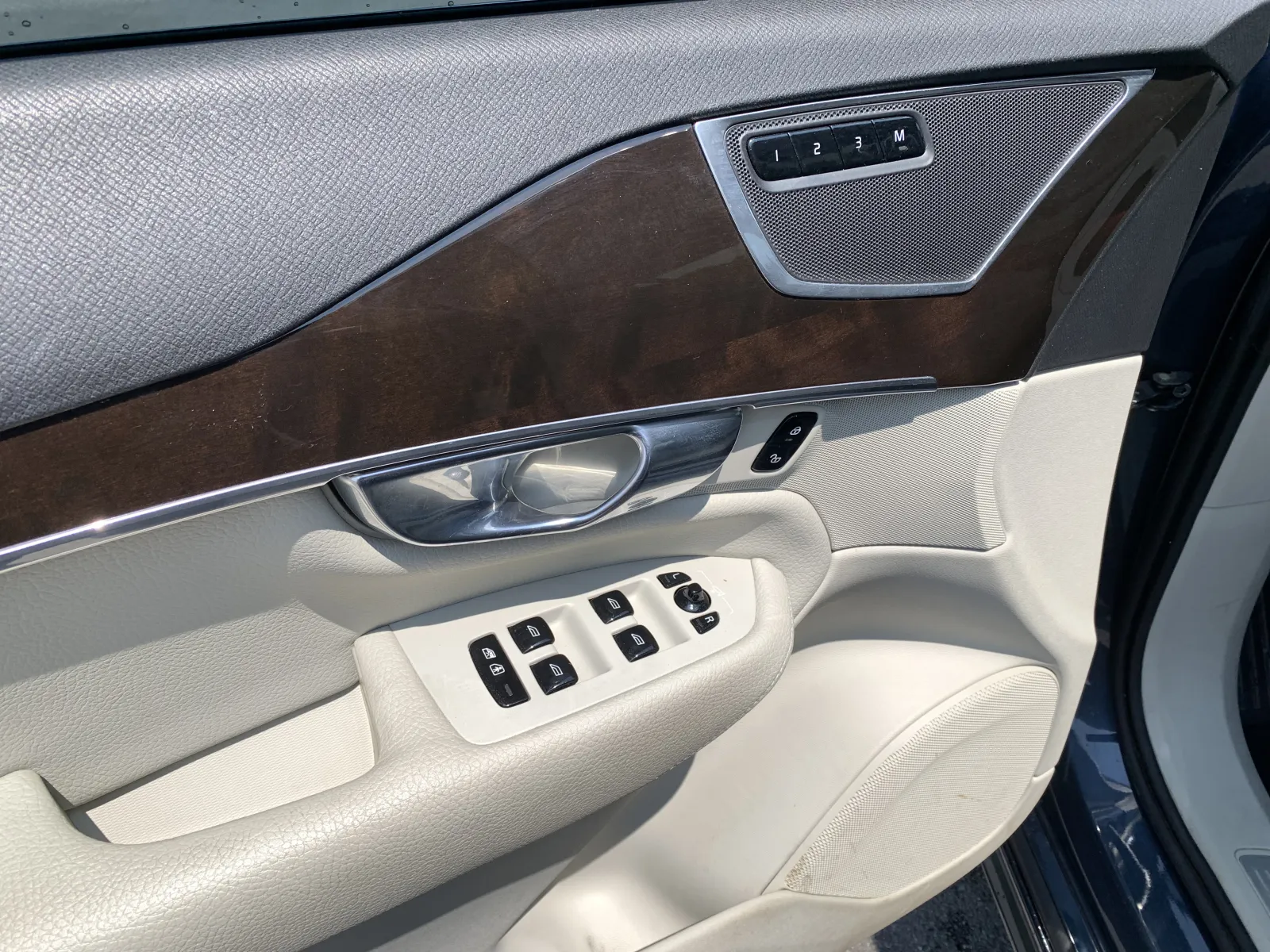Volvo XC90 photo 21