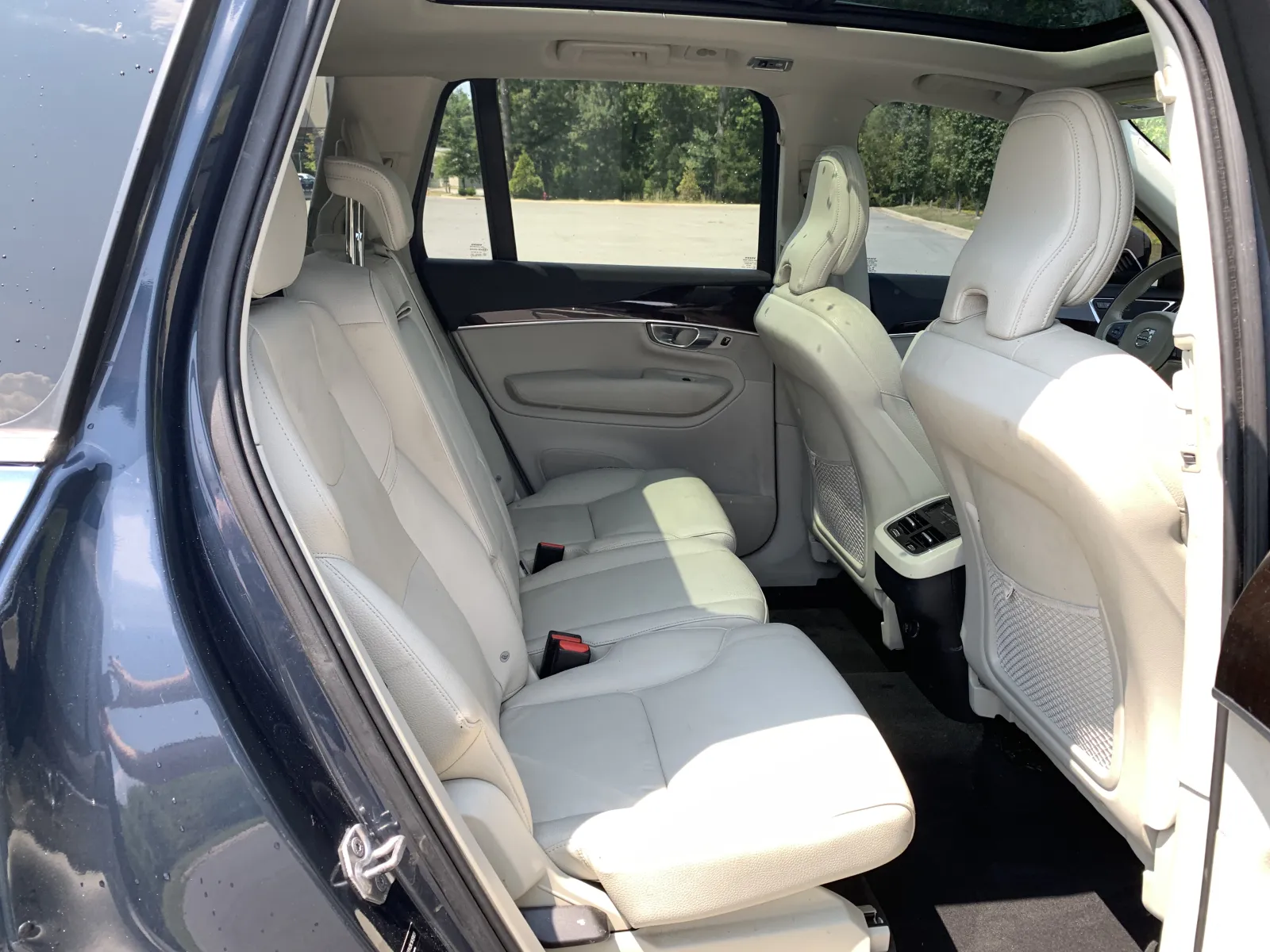 Volvo XC90 photo 32