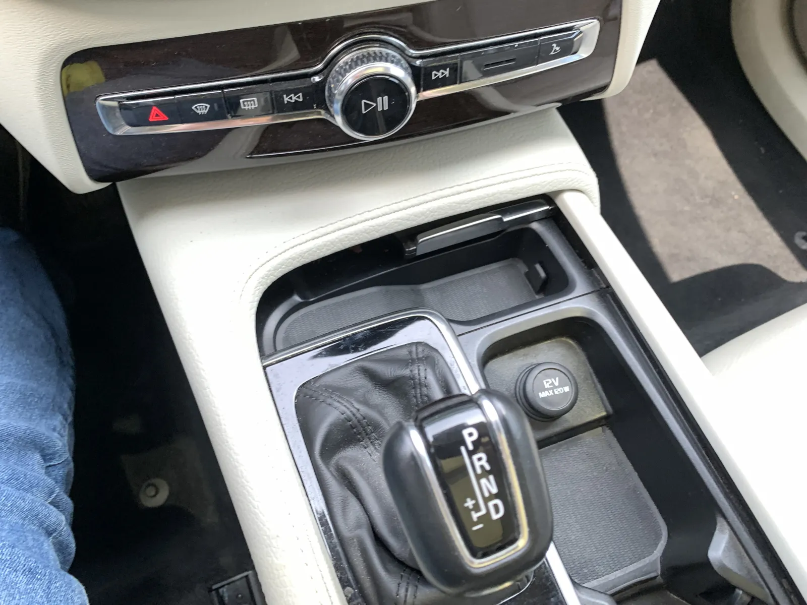 Volvo XC90 photo 16