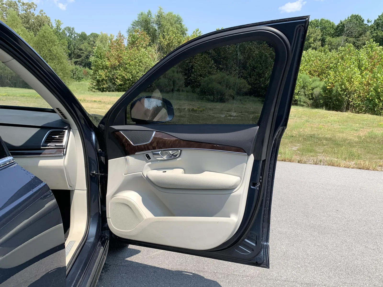 Volvo XC90 photo 29