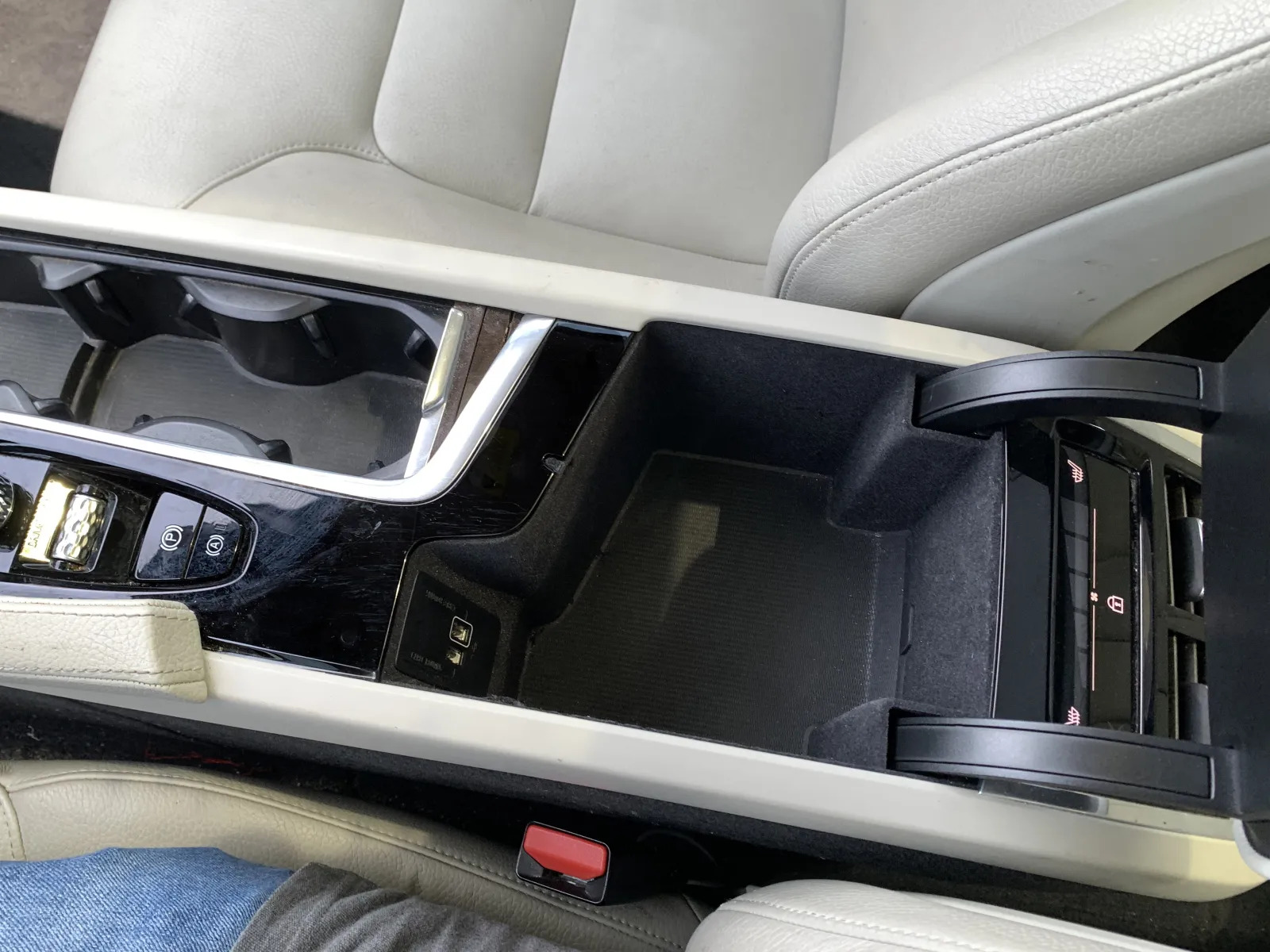 Volvo XC90 photo 17