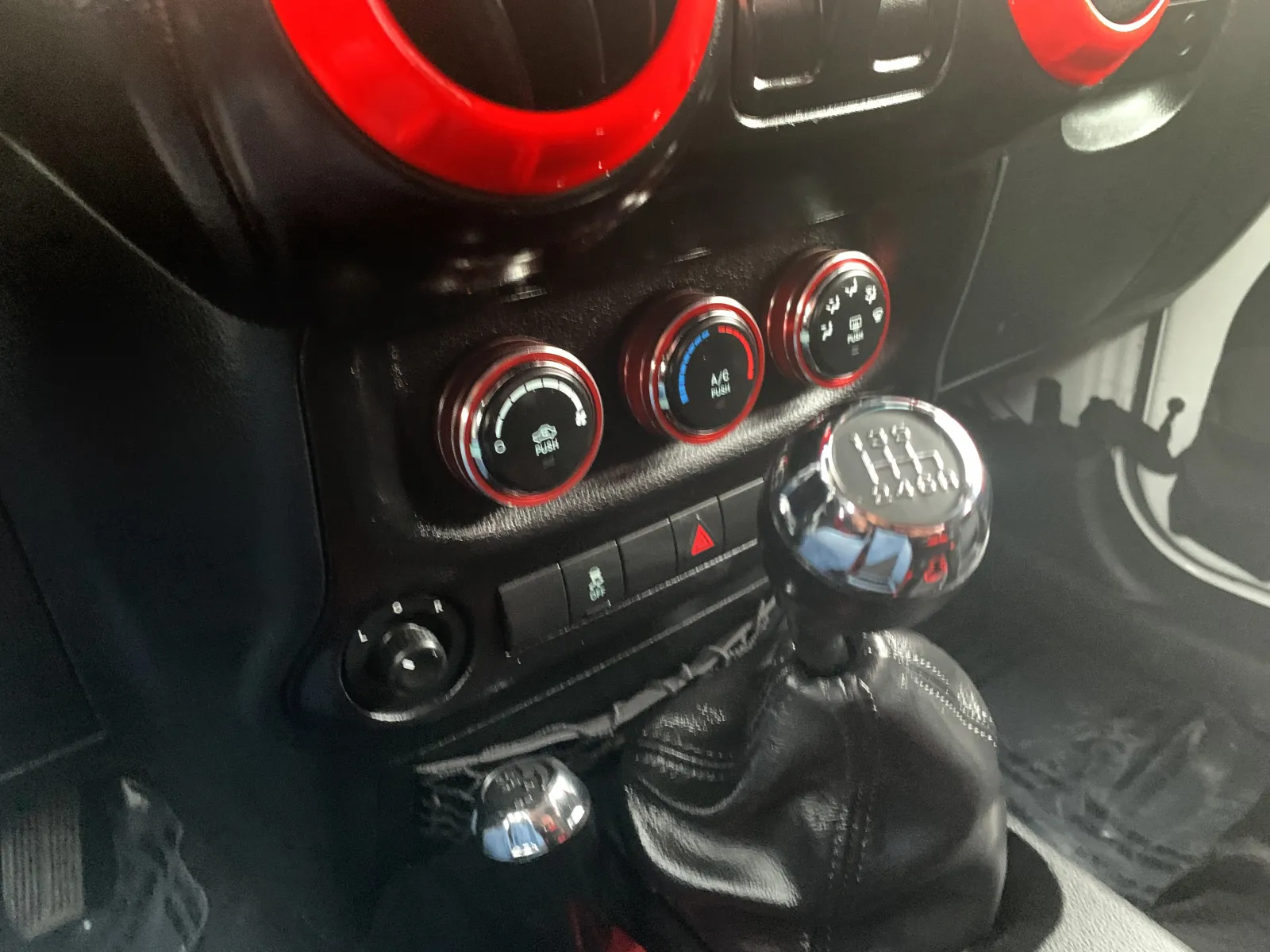Jeep Wrangler photo 19