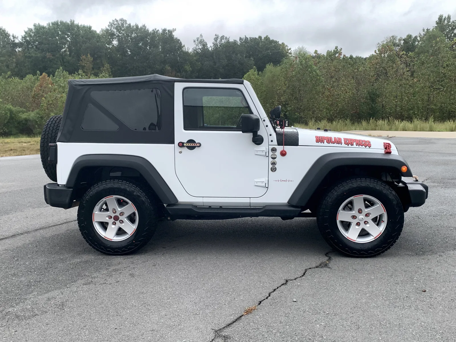 Jeep Wrangler photo 8