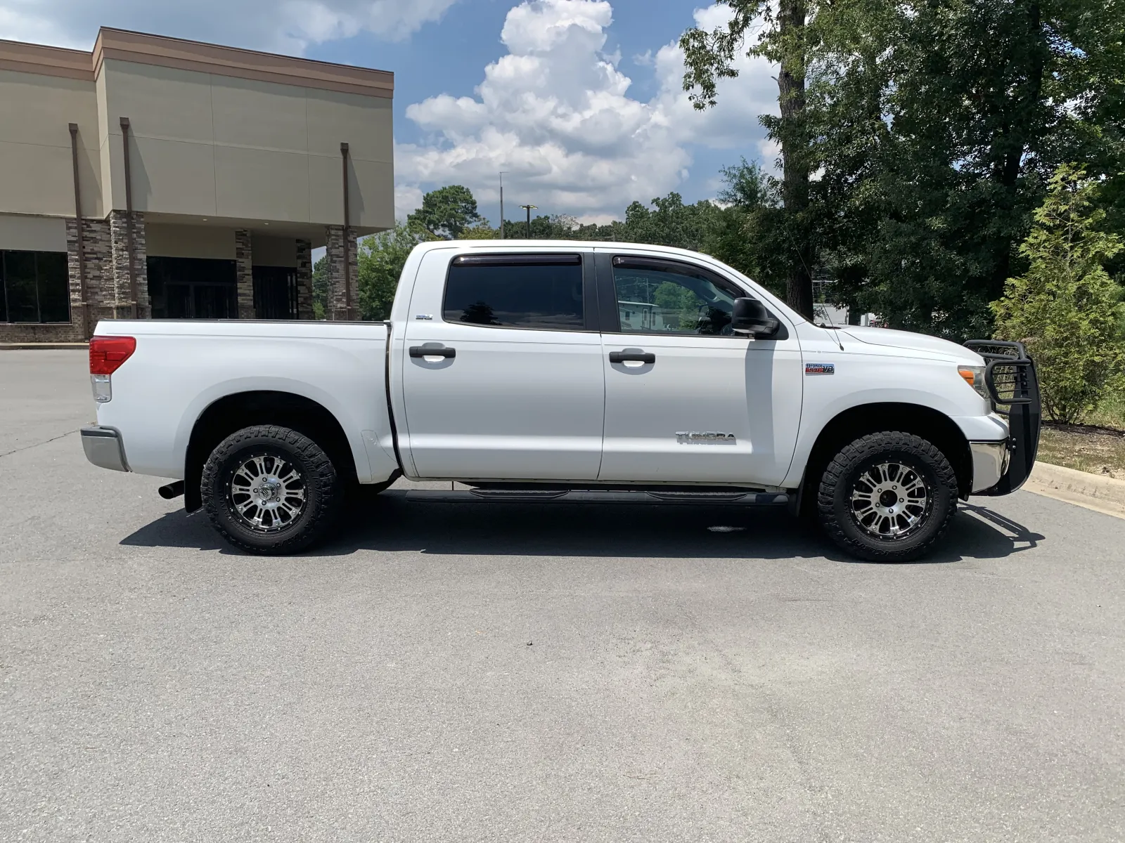 Toyota Tundra photo 8