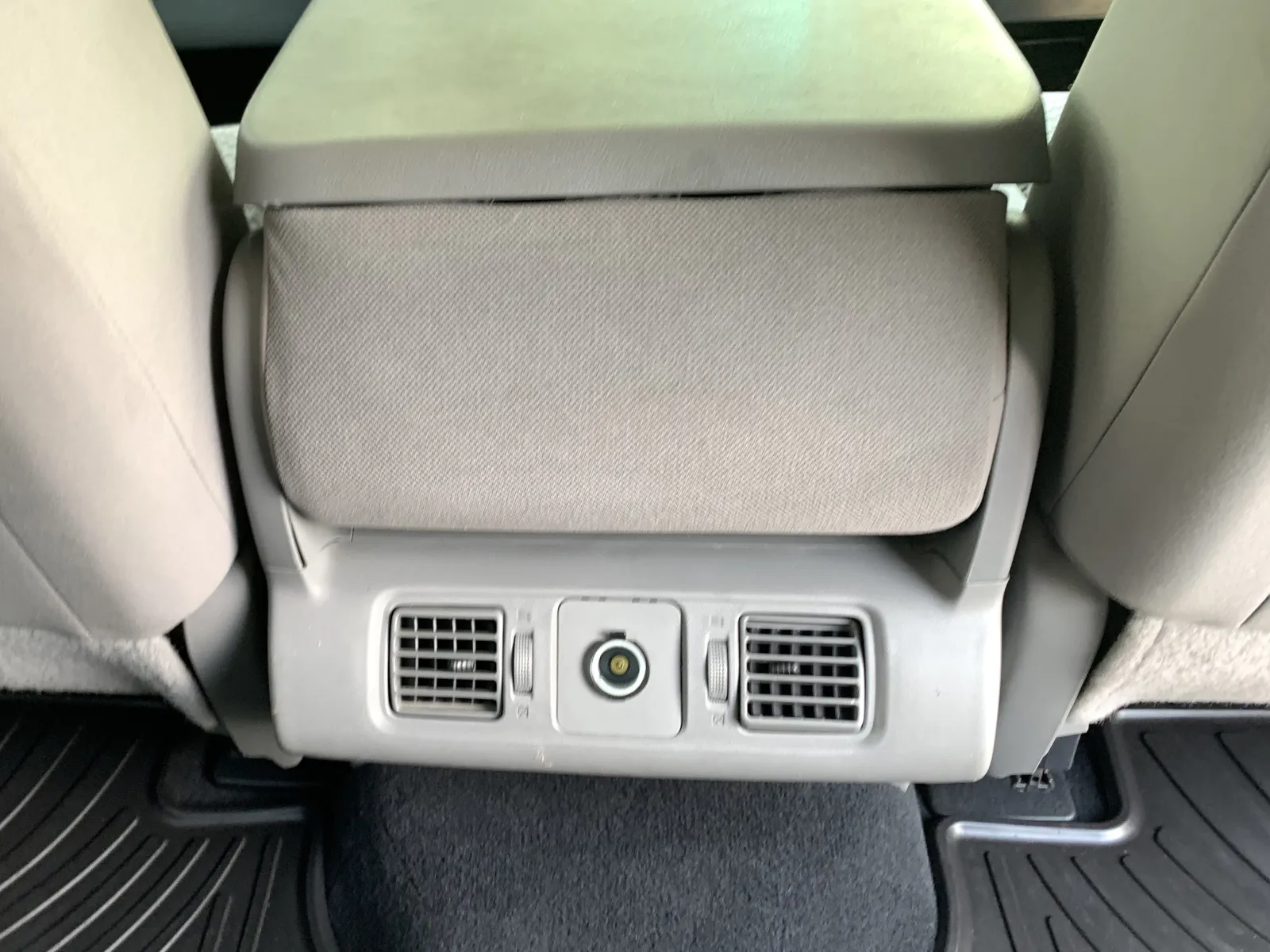 Toyota Tundra photo 33