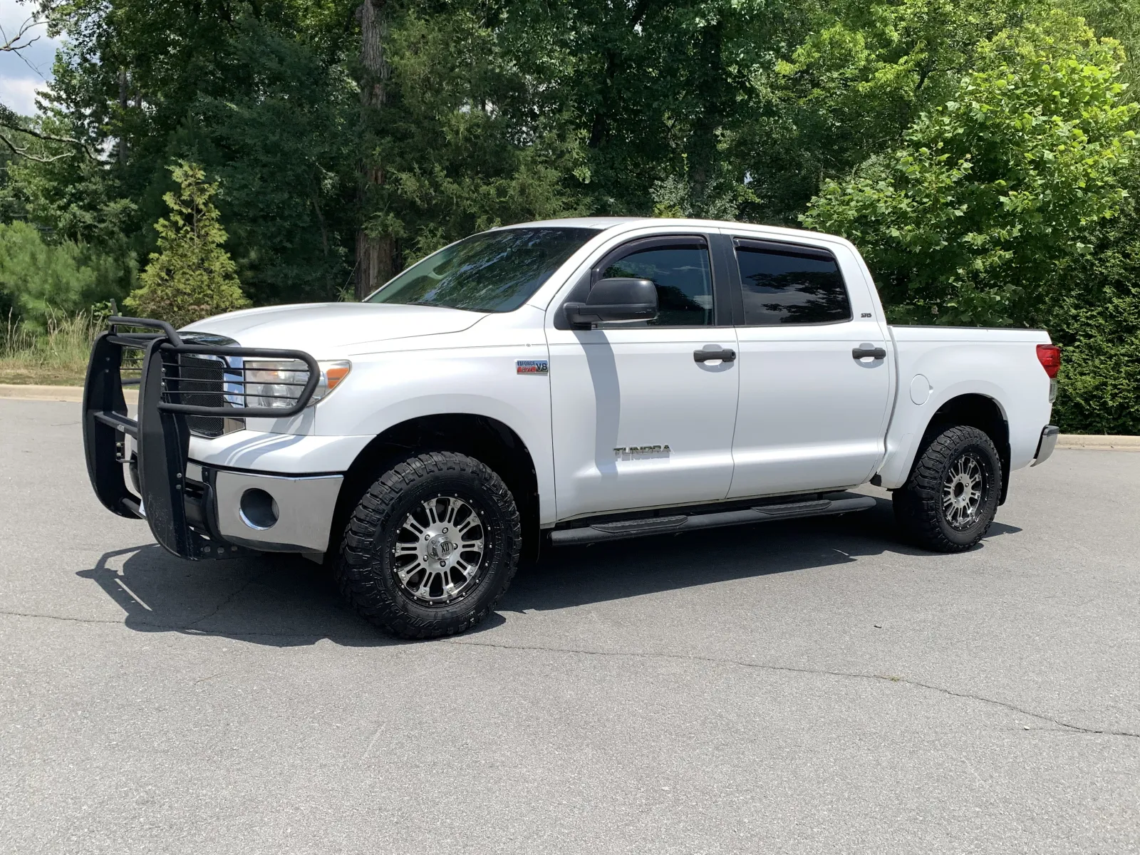 Toyota Tundra photo 3