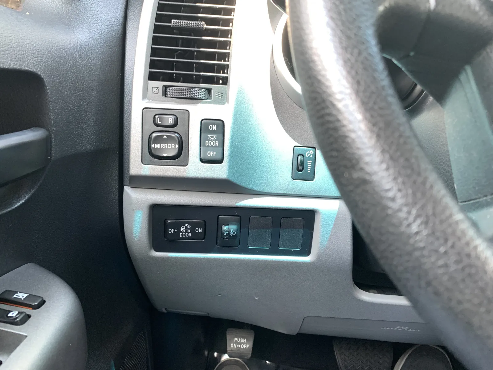 Toyota Tundra photo 14