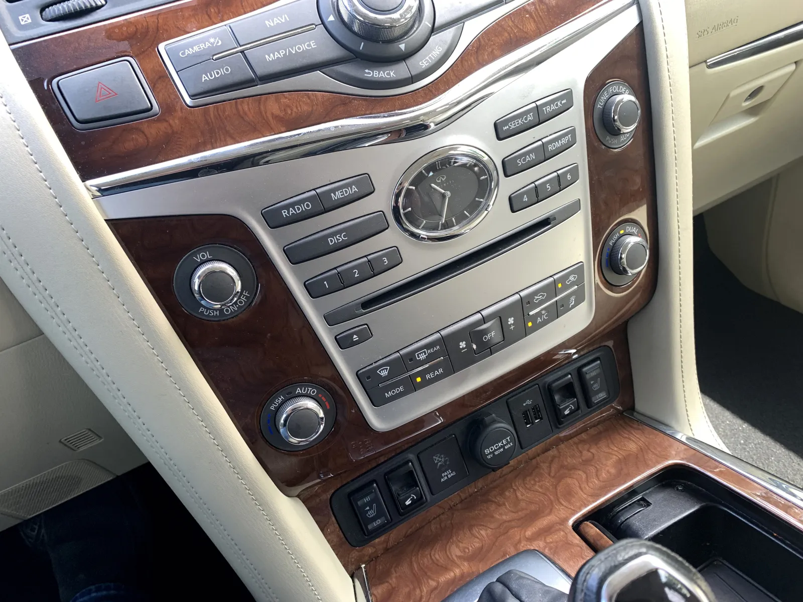 Infiniti QX80 photo 16