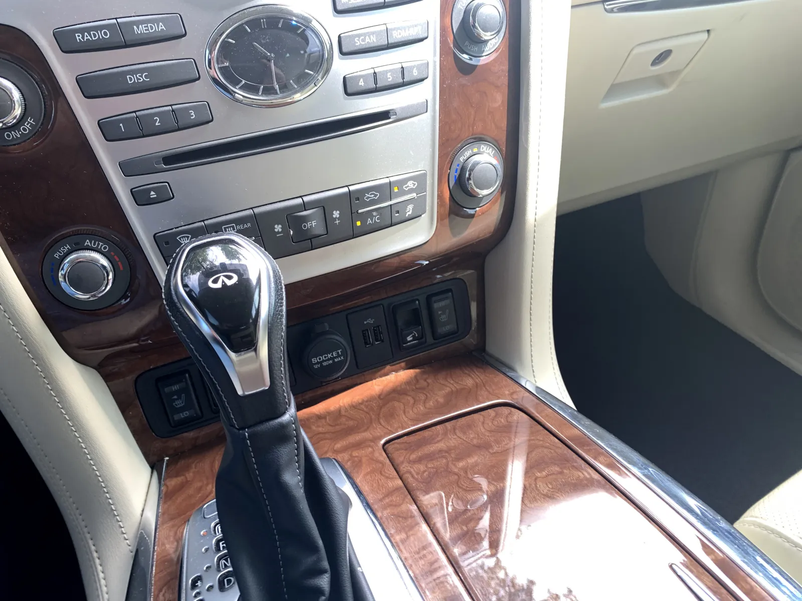 Infiniti QX80 photo 17